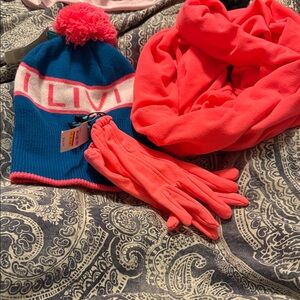 LIVI scarf hat and gloves